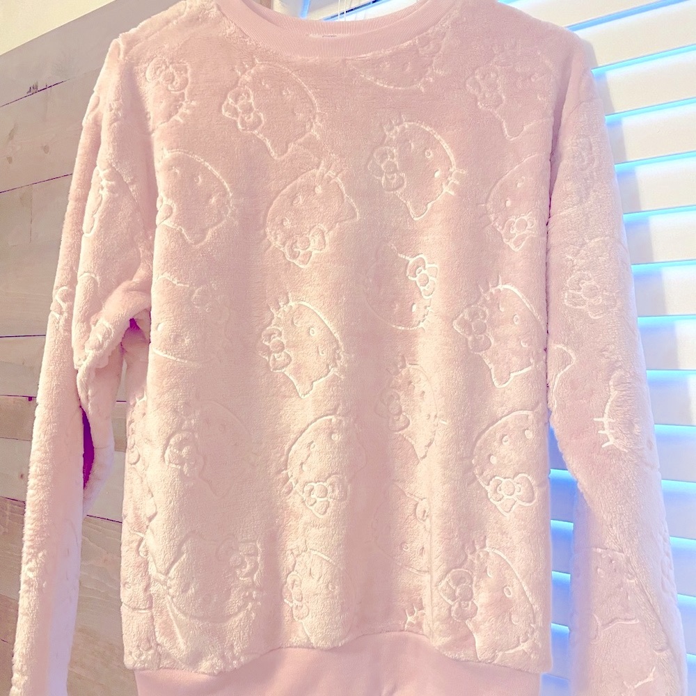 Hello Kitty Fuzzy Warm oversized Sweater Top Cozy / pajama xs to medium